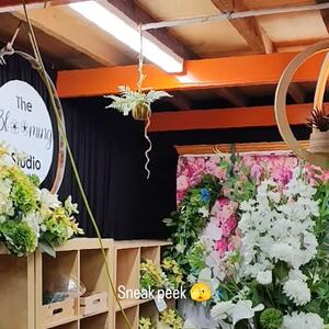 Wedding season in full swing 🤍💚

Busy bees as we create more beautiful floral displays for our brides 

Are you in the process of looking for your wedding florals?  Get in touch with us...we'd love to help!

#artificialflowerarrangement #brides #WeddingInspo #weddingflorals #ido