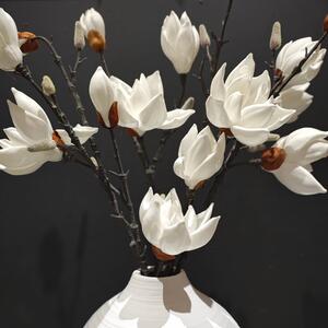 Japanese Magnolia Spray - simple & striking...

Bring this amazing faux Magnolia into your interior space to create timeless elegance!

Our Artificial Magnolias offer the beauty of real blooms without the upkeep - with their soft, lifelike petals and sculptural branches, they add a touch of charm year round... 

#fauxflowers #artificialflowers #artificialmagnolias #interiordecor #elegance #arrangements #vasearrangement #decor #home #floweramasydney