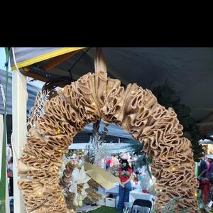 What a wonderful evening at the @thesydneyhills
Illuminate the Hills Market 🎄last night
Our first ever market stall and what an initiation it was...battling gale force wind gusts (well that's what they felt like!) 
We met so many new faces and loved seeing some familiar faces as well 😊
Thank you to @sydneyboutiquemarkets_official for the opportunity to be part of an amazing community event.
So lovely to chat with some of the other stall holders as well, my hat is off to those that do these markets each week, month or whenever they can - they are hard working, small business owners who are out there offering their unique products - so please, visit these markets when you can and support a small business ! 🙏

#supportsmallbusiness #markets #floweramasydney